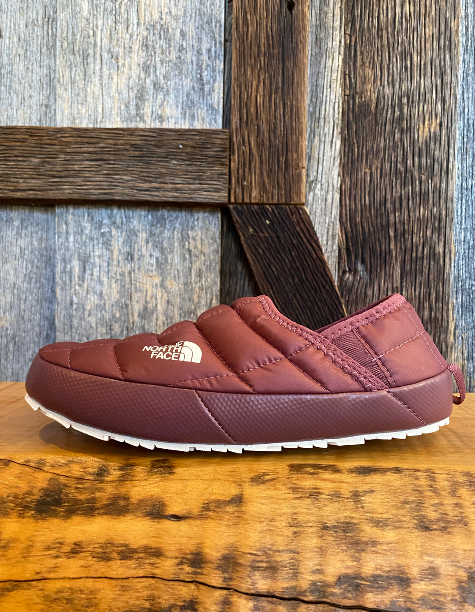 Traction mule outlet