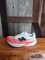 Load image into Gallery viewer, M New Balance FuelCell Rebel v5
