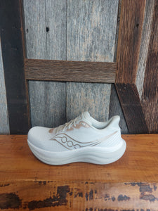 W Saucony Triumph 23