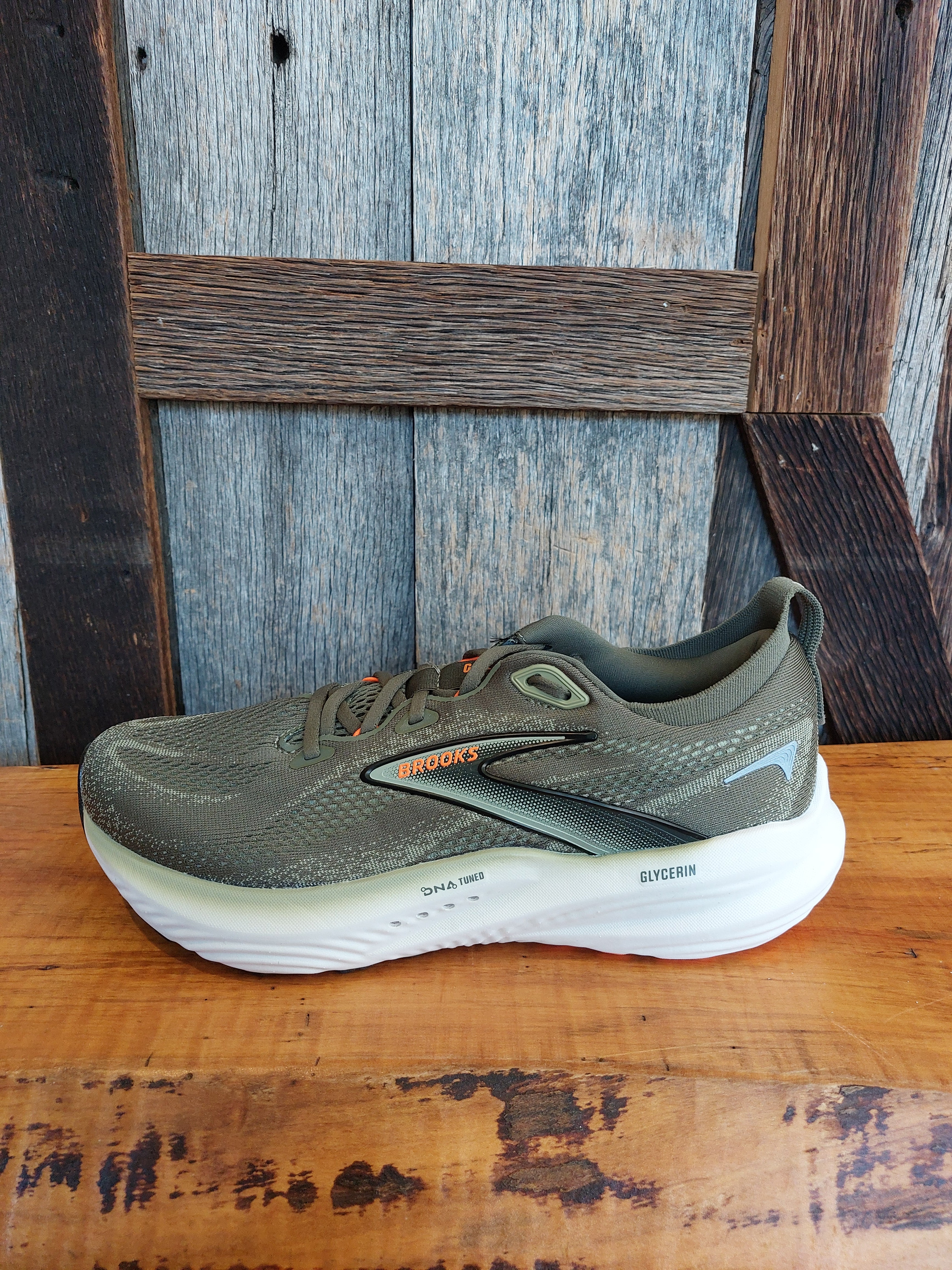 M Brooks Glycerin 22