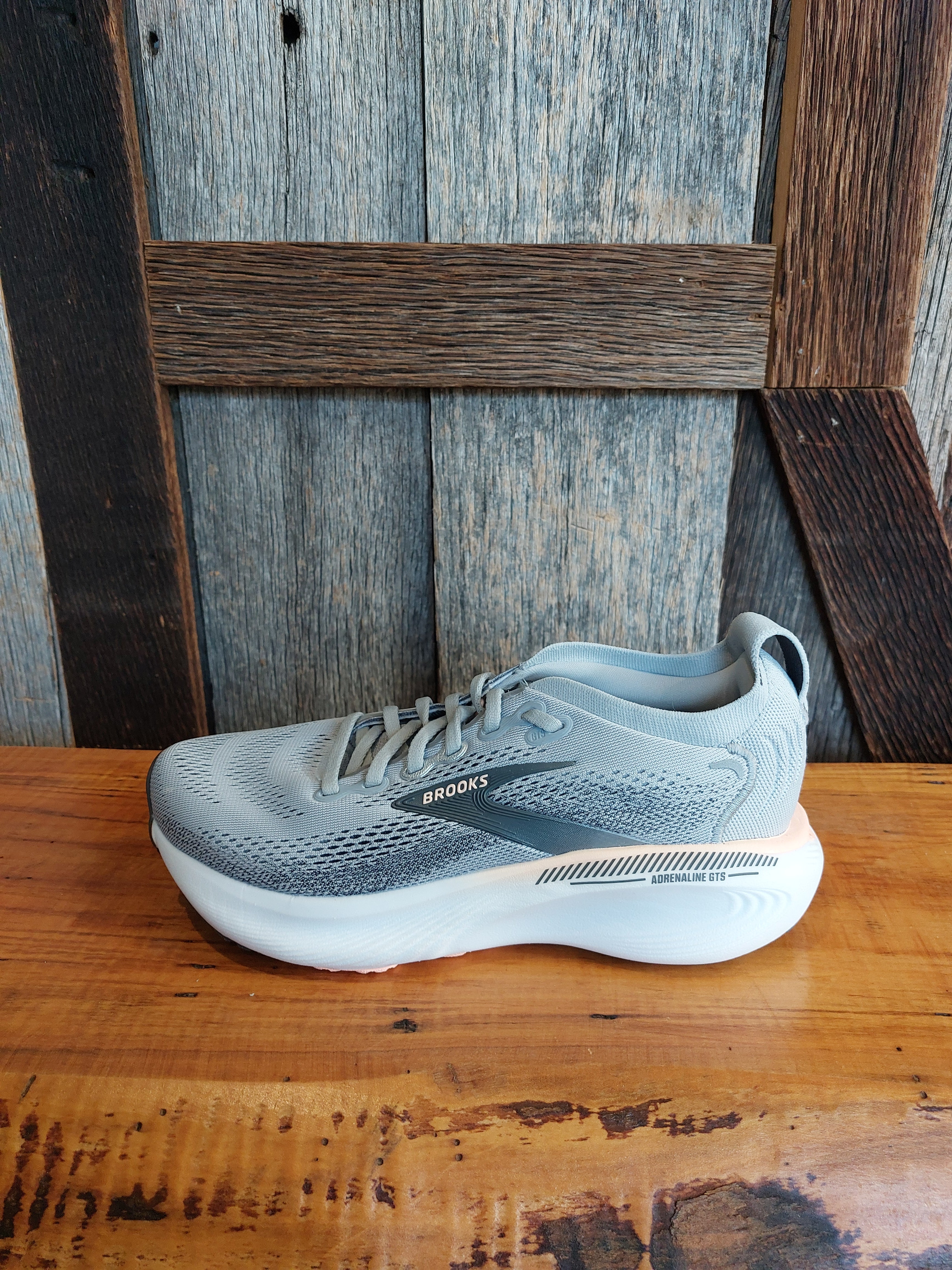 W Brooks Adrenaline GTS 25