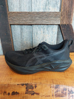Load image into Gallery viewer, M Asics Novablast 5
