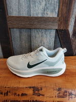 Load image into Gallery viewer, M Nike Vomero 18
