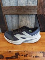 Load image into Gallery viewer, M New Balance FuelCell Rebel v4
