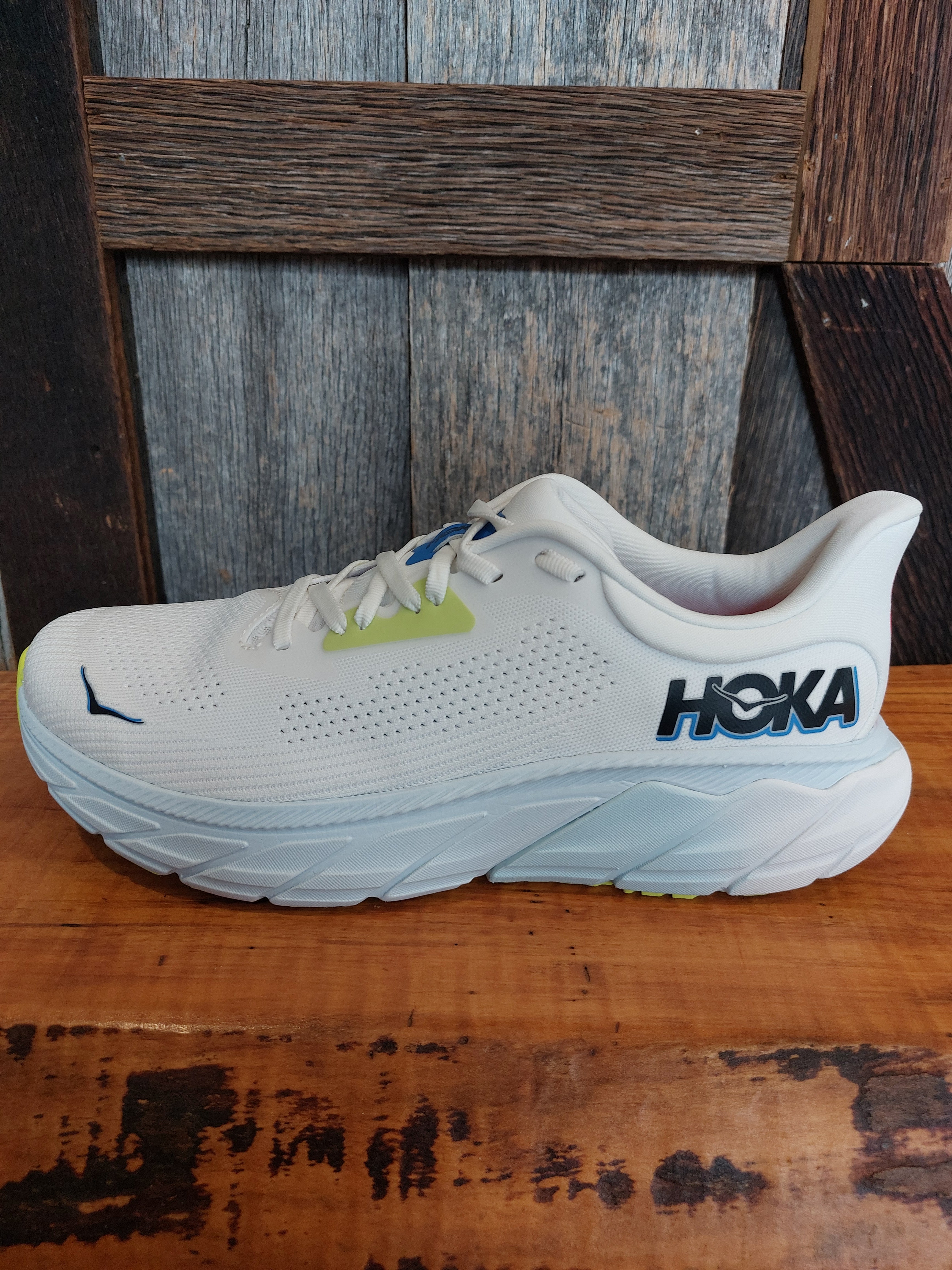 M Hoka Arahi 7