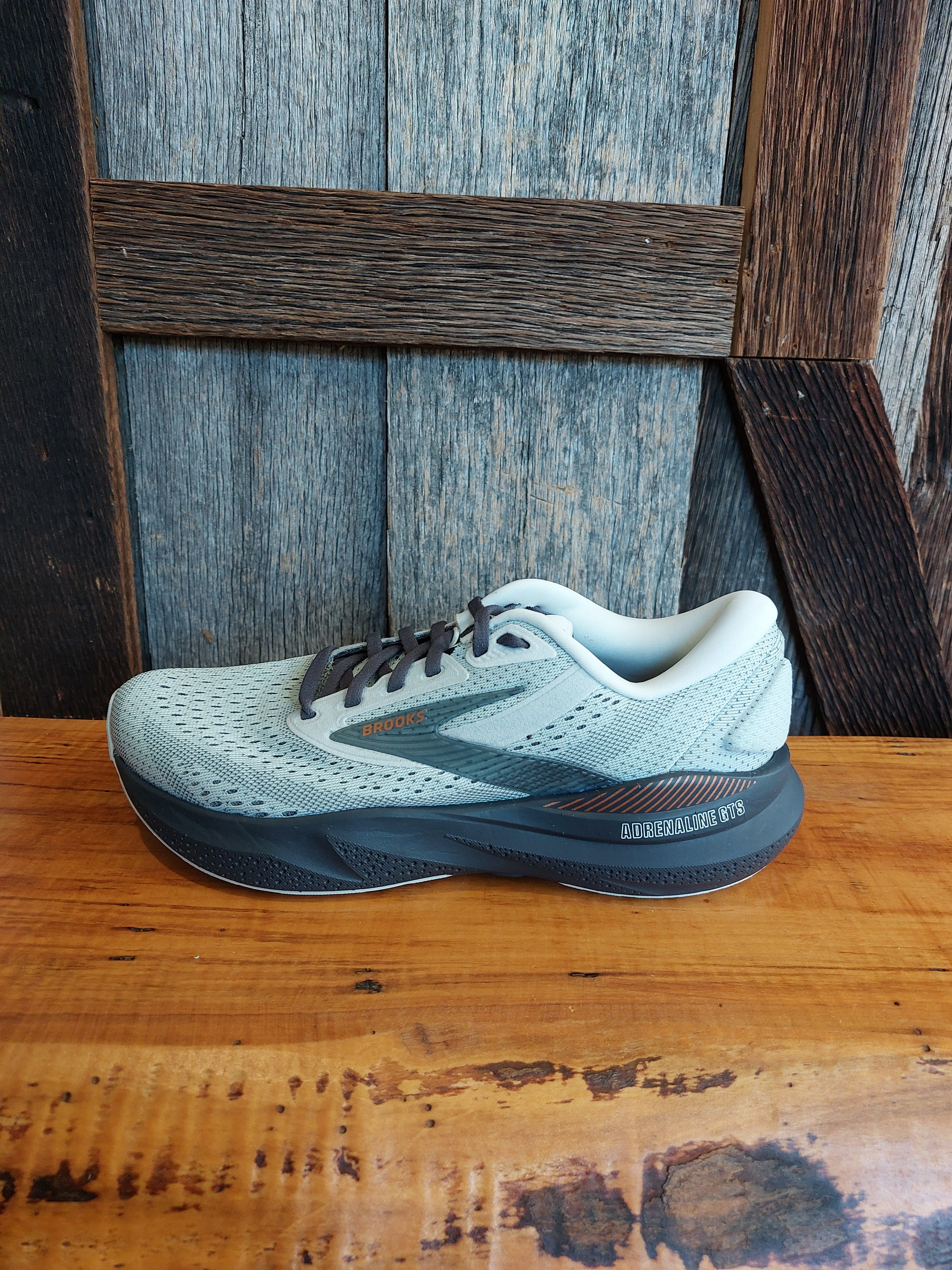 W Brooks Adrenaline GTS 24