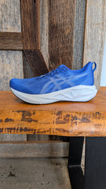 Load image into Gallery viewer, M Asics Novablast 5
