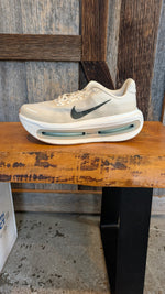 Load image into Gallery viewer, M Nike Vomero Premium
