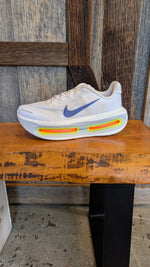 Load image into Gallery viewer, M Nike Vomero Premium

