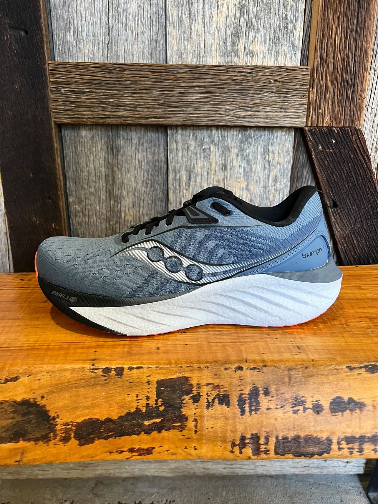 M Saucony Triumph 22