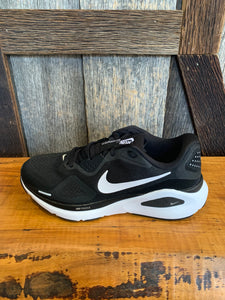 W Nike Structure 26