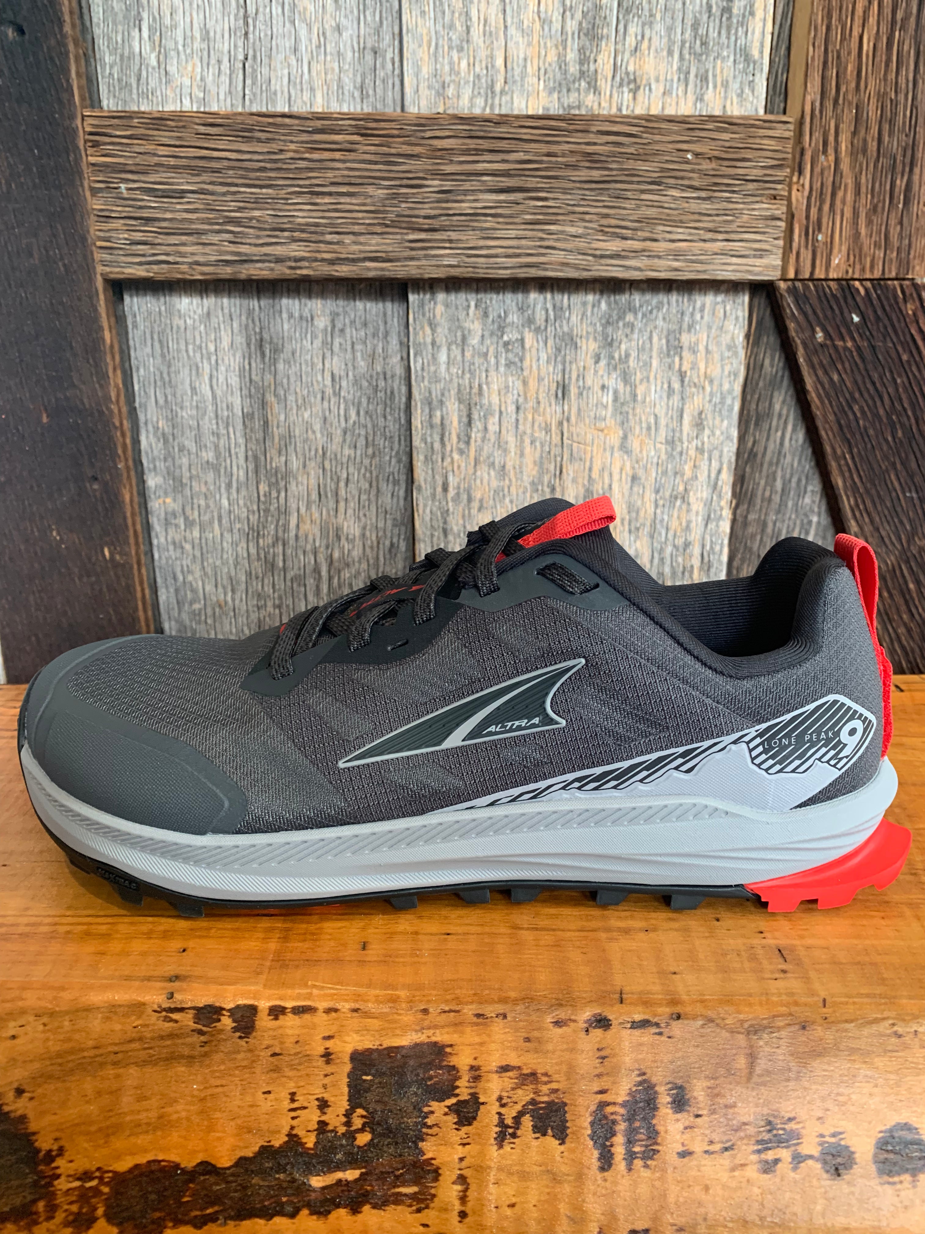 M Altra Lone Peak 9