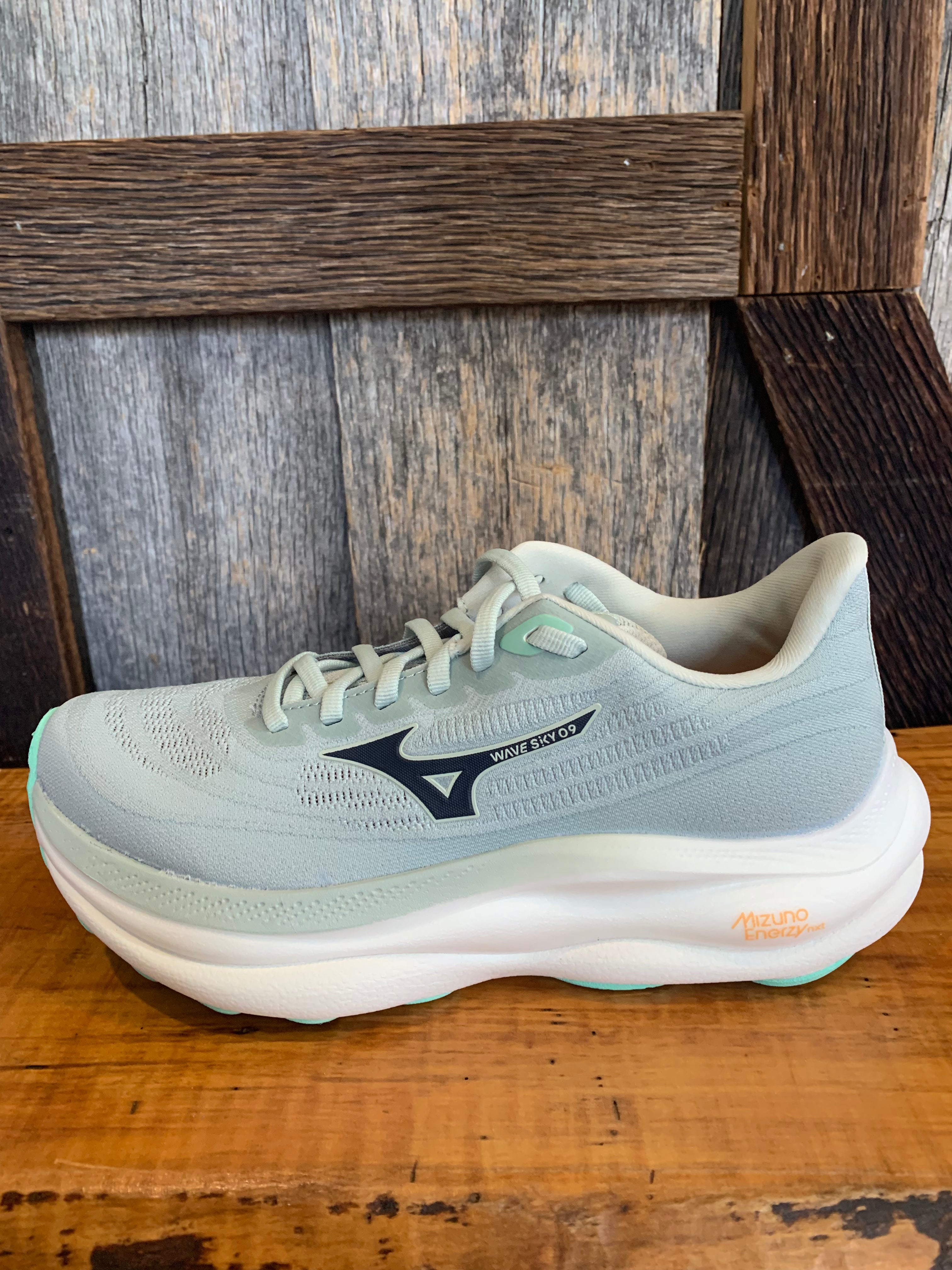 W Mizuno Wave Sky 9