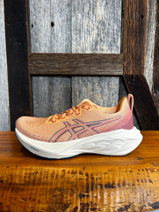 W Asics Novablast 4