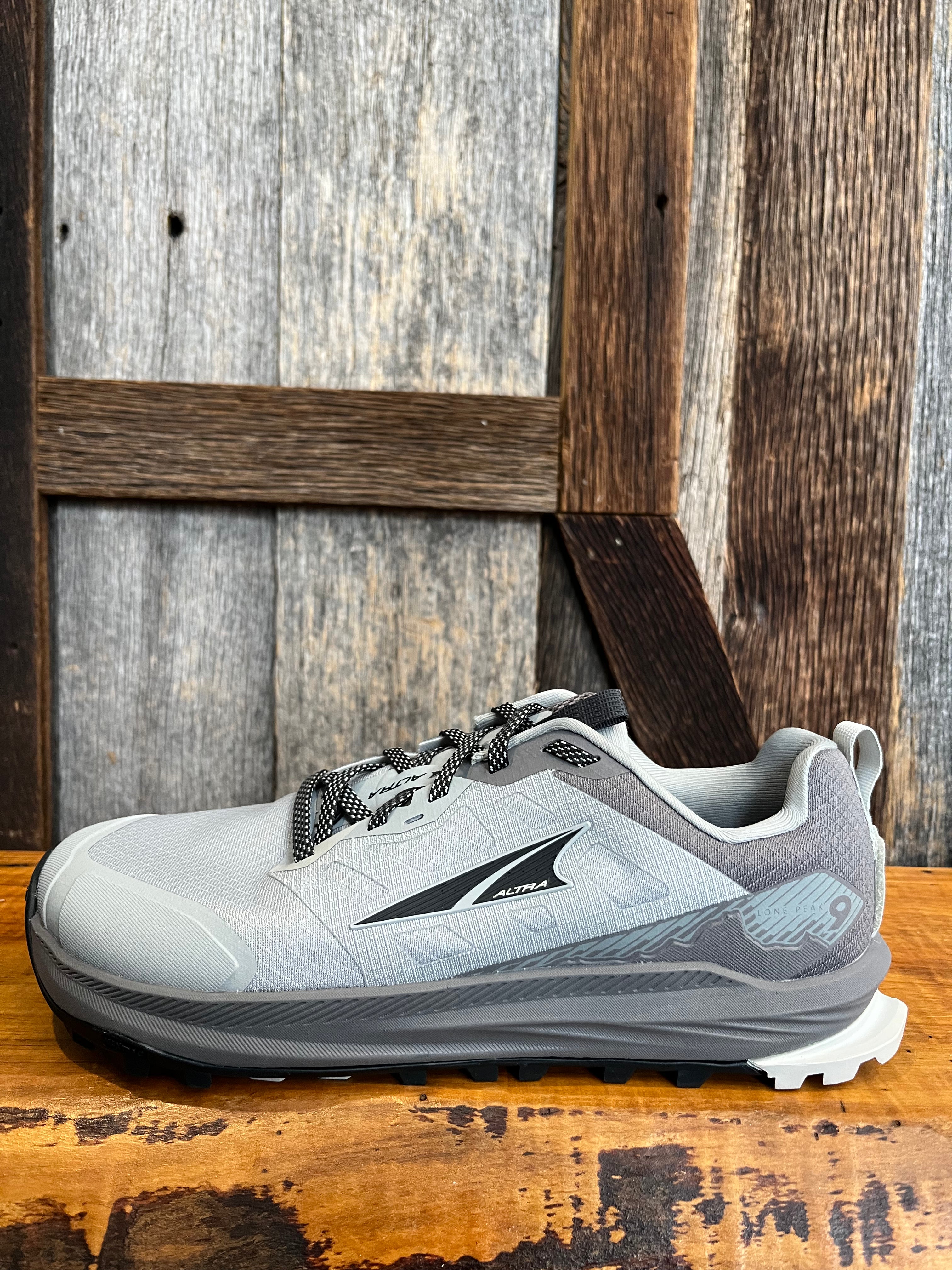 M Altra Lone Peak 9