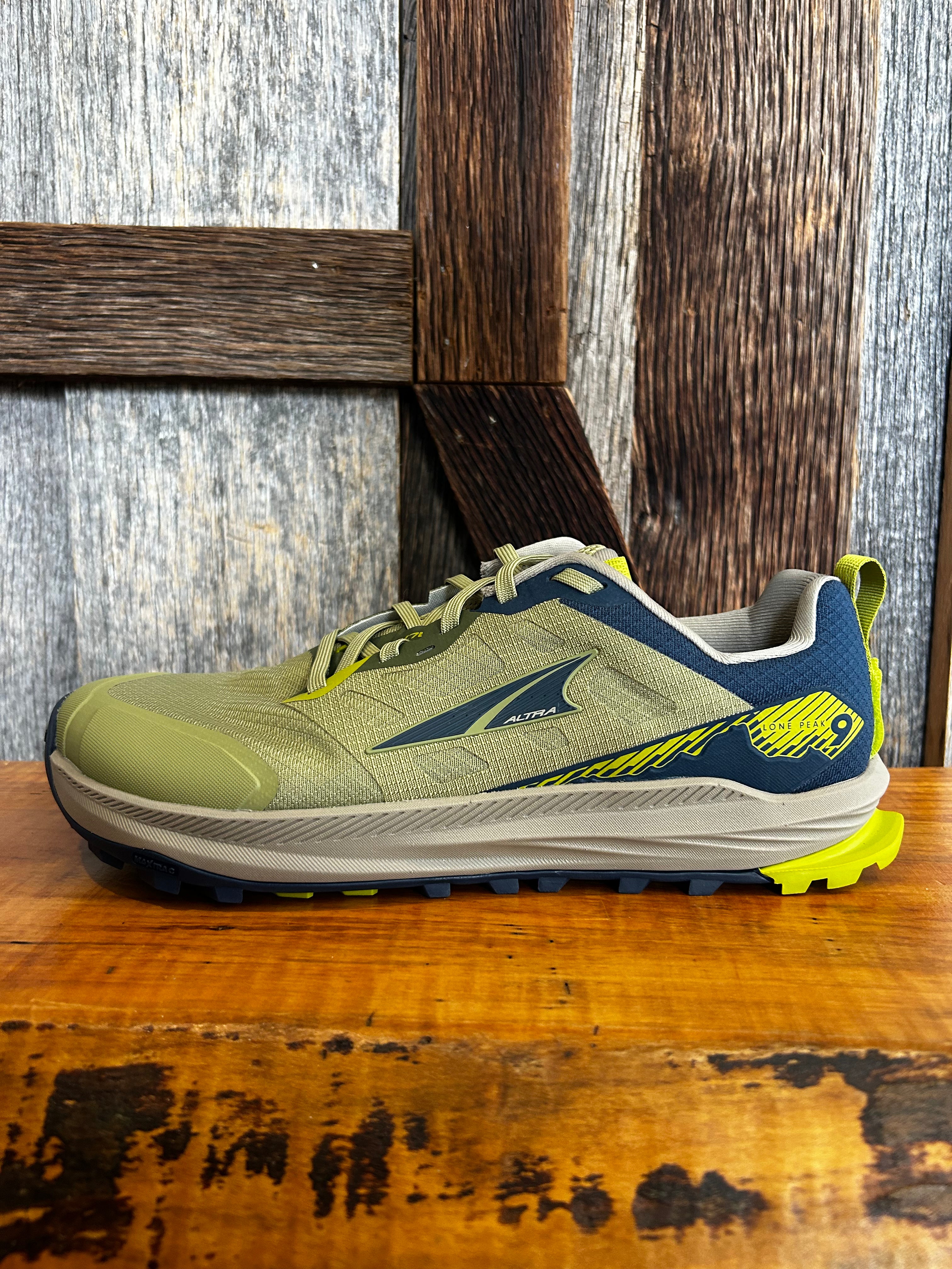 M Altra Lone Peak 9