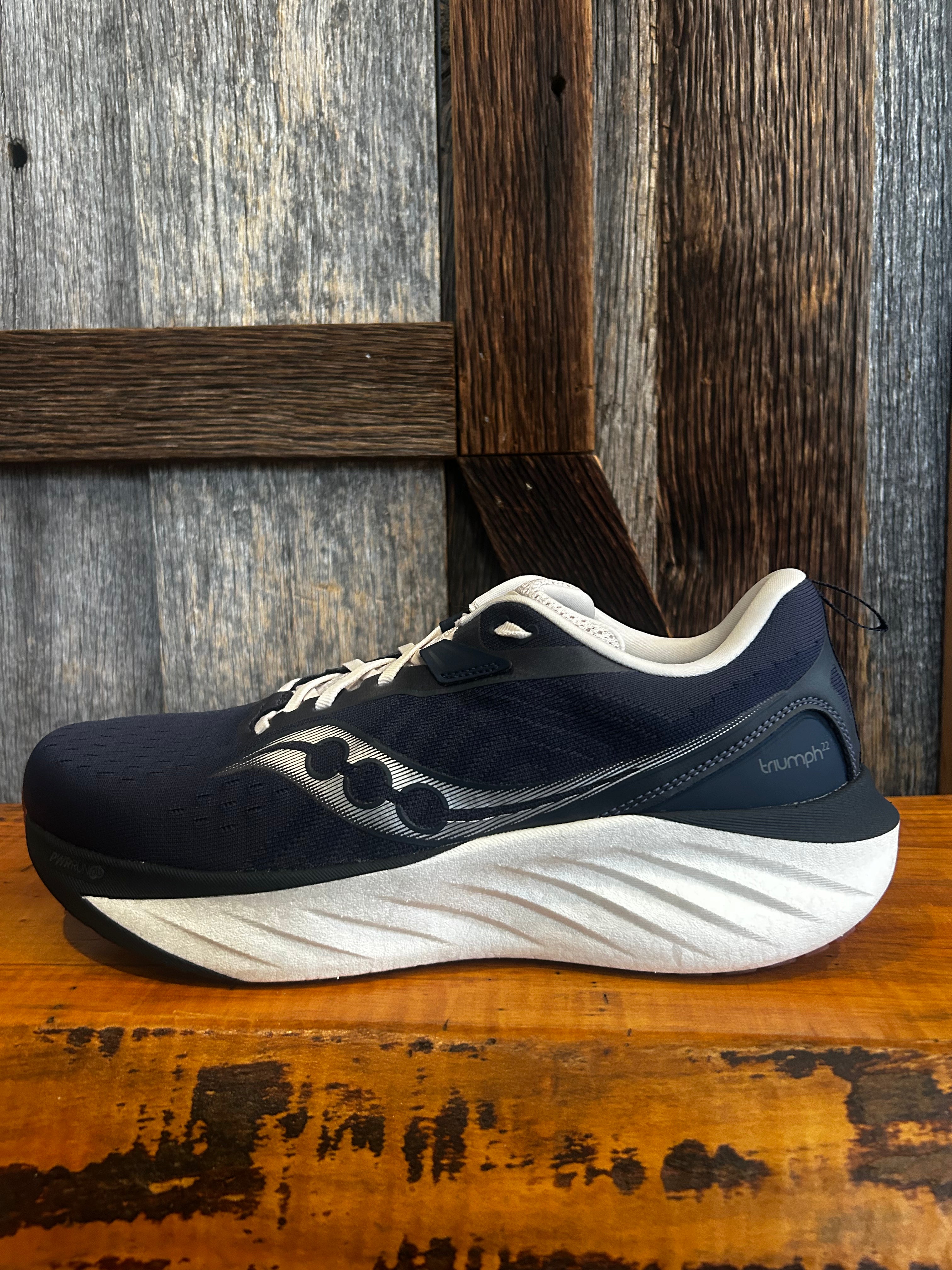 M Saucony Triumph 22