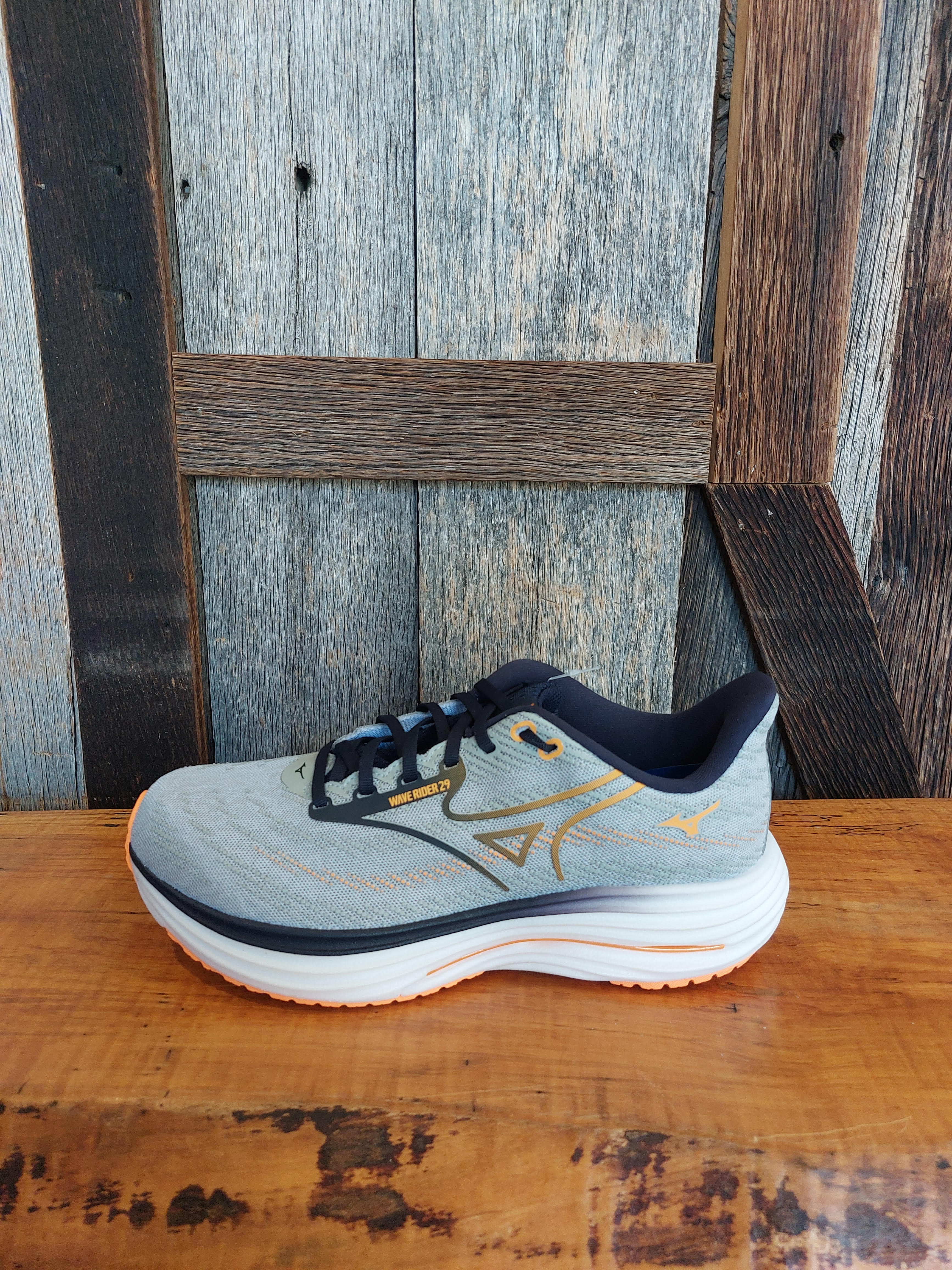 M Mizuno Wave Rider 29